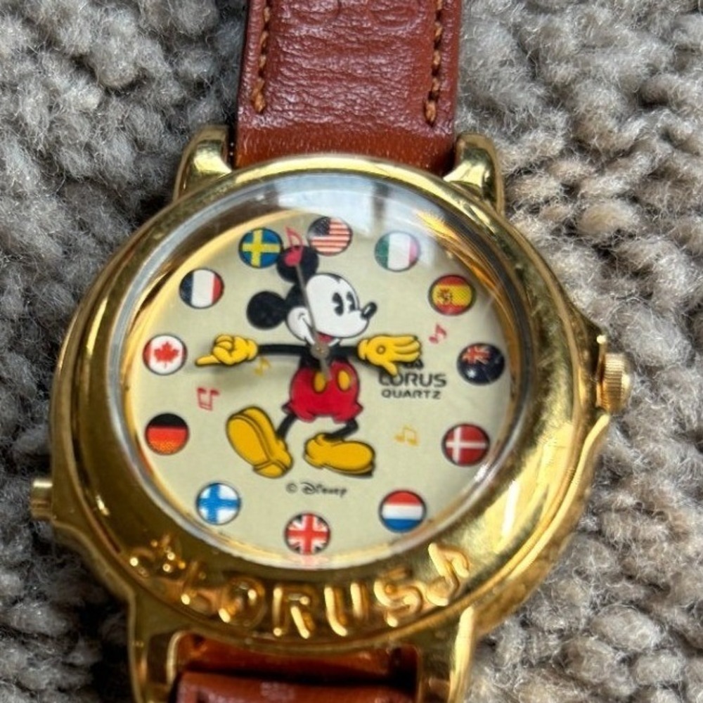 Disney Mickey Mouse World Traveler Gold Tone Quartz Watch‎ Brown Leather Strap